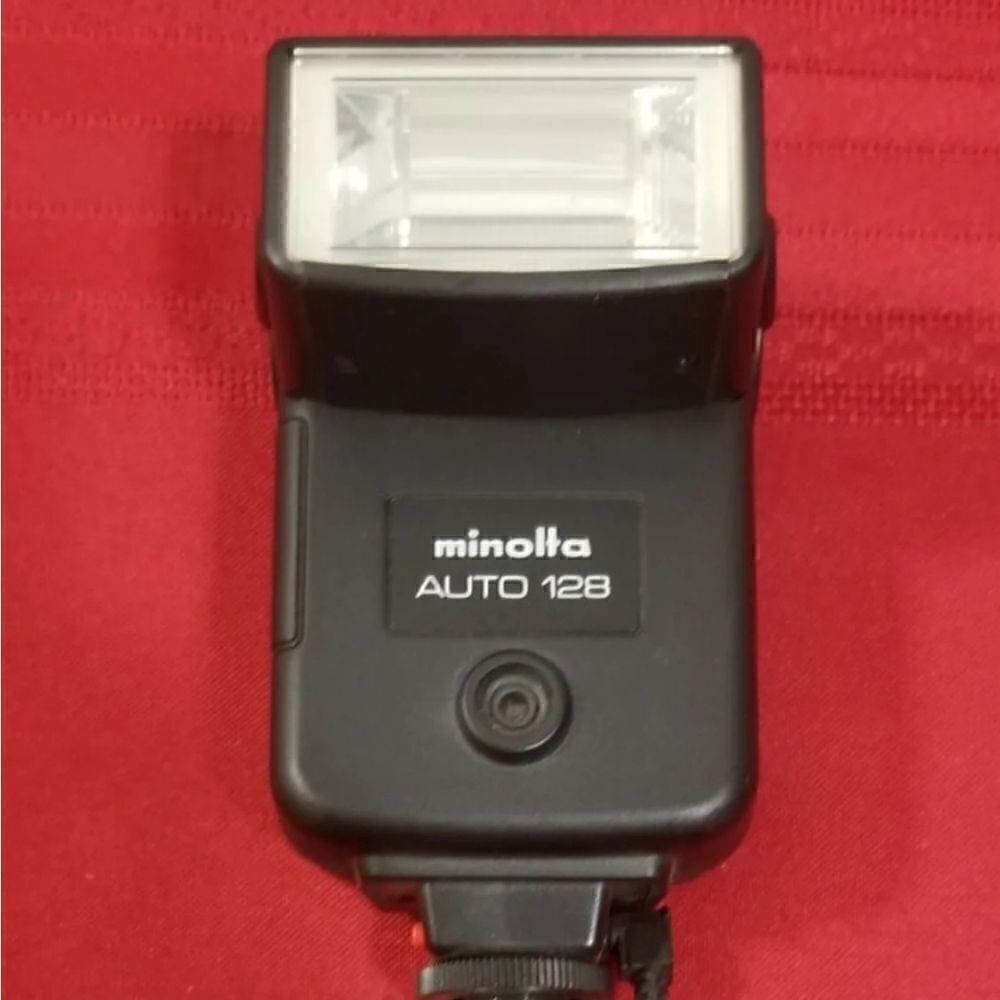 Minolta Auto 128 Shoe Mount Flash with cord